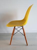 Eames look-a-like geel, Huis en Inrichting, Stoelen, Ophalen, Zo goed als nieuw, Overige kleuren, Eén