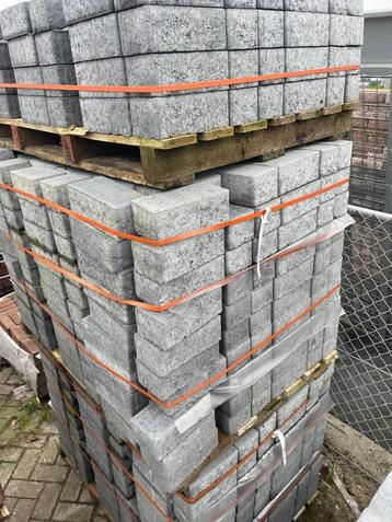 24 m2 betonklinker grijs/zwart(beton2) beschikbaar voor biedingen