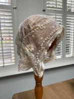 Prachtige antieke bonnet met kant uit Frankrijk, Antiek en Kunst, Antiek | Kleding en Accessoires, Ophalen of Verzenden