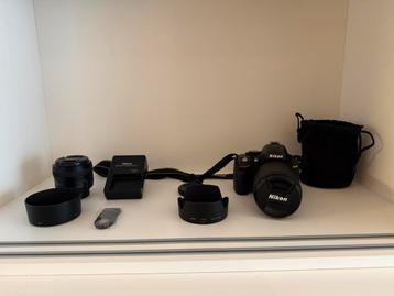 Nikon D5100 met 2 lenzen + zonnekappen. beschikbaar voor biedingen