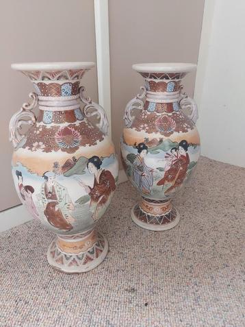 2 Grote vintage Chinese Vazen  40 cm  beschikbaar voor biedingen