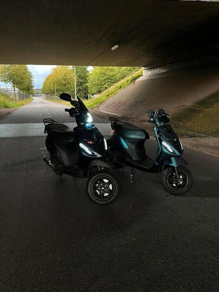 Piaggio zip 80cc - full option, Fietsen en Brommers, Scooters | Piaggio, Zo goed als nieuw, Zip, Benzine, Ophalen