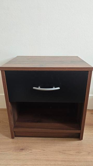 Houten Nachtkastje Bruin/Zwart H: 40cm, B: 38cm, D: 28cm beschikbaar voor biedingen