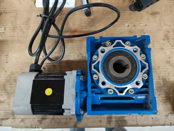 Dc-motor, garagedeur motor elektromotor  beschikbaar voor biedingen