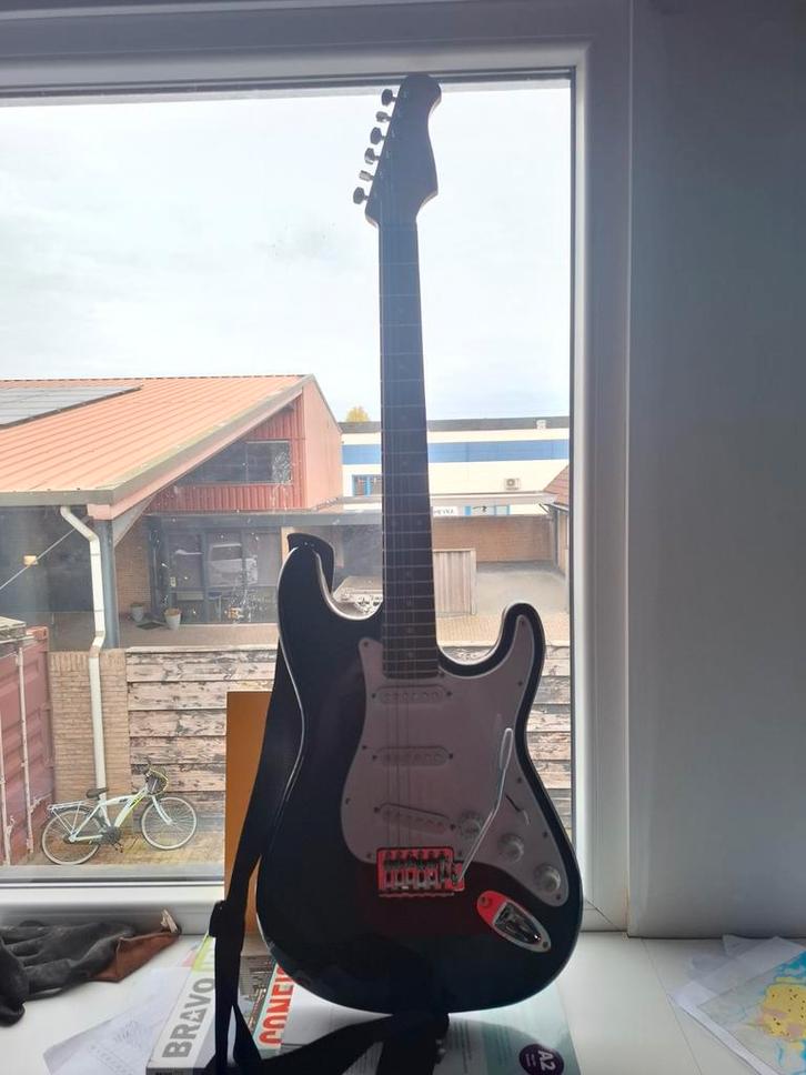 Elektrische Gitaar Stratocaster + Versterker, Muziek en Instrumenten, Snaarinstrumenten | Gitaren | Elektrisch, Gebruikt, Solid body