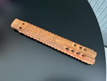 Houten Blokfluit met Snijwerk beschikbaar voor biedingen