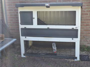 Groot konijnen hok beschikbaar voor biedingen