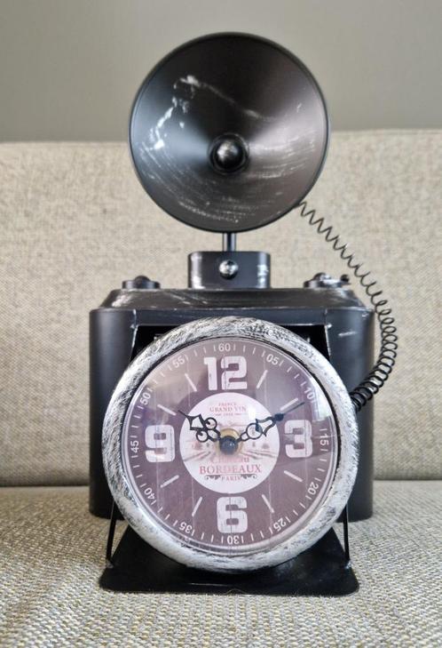 Nostalgische en decoratieve klok als camera model ZGAN, Huis en Inrichting, Woonaccessoires | Klokken, Zo goed als nieuw, Wekker of Tafelklok