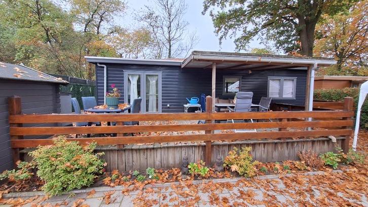 Schitterend chalet op vakantiepark, Caravans en Kamperen, Stacaravans, tot en met 6, Ophalen of Verzenden