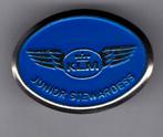 Junior KLM Stewardess blauw op zilverkleurig broche ( J_066), Verzamelen, Speldjes, Pins en Buttons, Verzenden, Nieuw, Transport