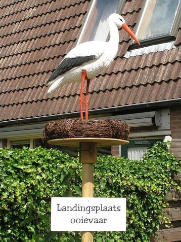 ooievaar op nest baby geboren ooievaarsnest geboortebord beschikbaar voor biedingen