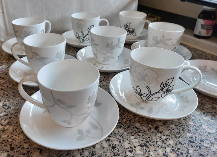 8 beker cashmere Moon Shadow Maxwell & Williams met schotel, Huis en Inrichting, Keuken | Servies, Zo goed als nieuw, Kop(pen) en/of Schotel(s)