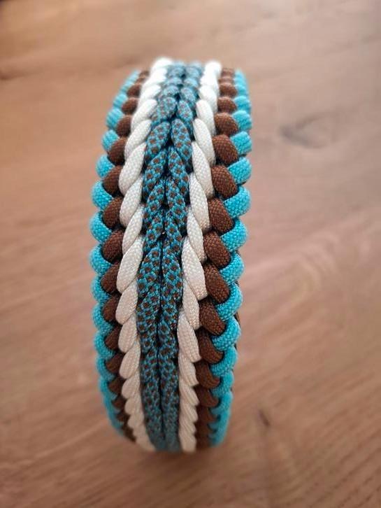 Handgemaakte paracord halsband – Halsomvang 43 - 45 cm, Dieren en Toebehoren, Hondenhalsbanden en Penningen, Nieuw, Handgemaakt