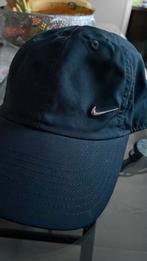 Nike pet metal swoosh, Ophalen of Verzenden, Zo goed als nieuw, One size fits all, Pet