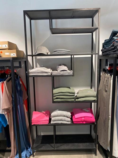 Zwarte industriele kast, Huis en Inrichting, Kasten | Stellingkasten, Zo goed als nieuw, Ophalen