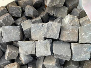 Basalt kasseien, natuursteen, kinderkopjes beschikbaar voor biedingen
