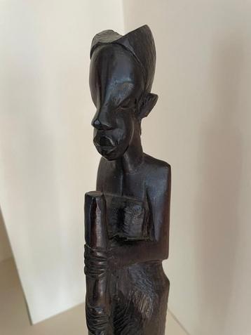 Afrikaans houten beeld (hoogte 33,7 cm)