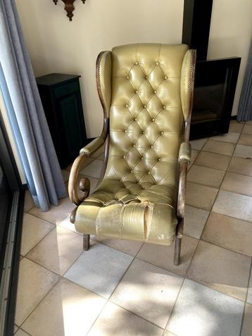 Antieke gecapitonneerde fauteuil - groen beschikbaar voor biedingen