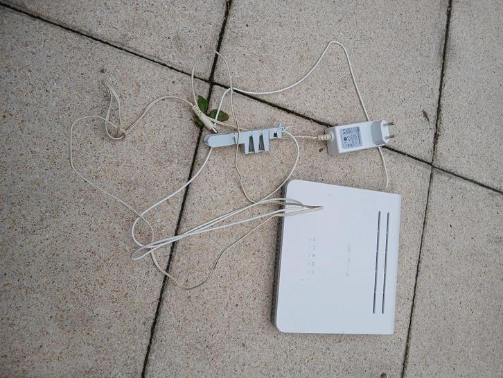 Genexis Platinum 7840 modem/router, Computers en Software, Routers en Modems, Zo goed als nieuw, Ophalen