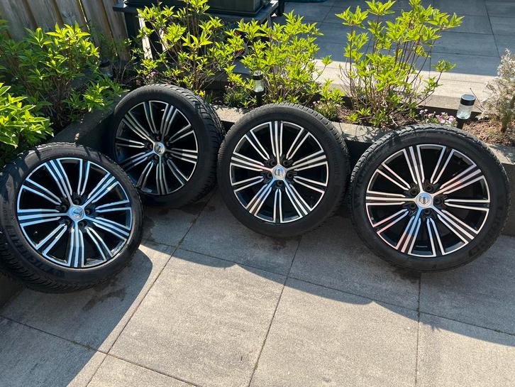 Volvo Allseason set 18”, Auto-onderdelen, Banden en Velgen, Banden en Velgen, All Season, 18 inch, 235 mm, Ophalen