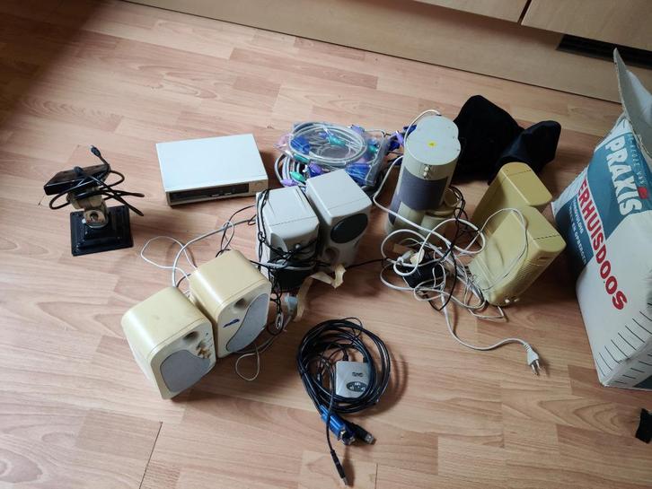 (Doos D4)Div hardware 21-9, Computers en Software, Pc- en Netwerkkabels, Zo goed als nieuw, Ophalen of Verzenden