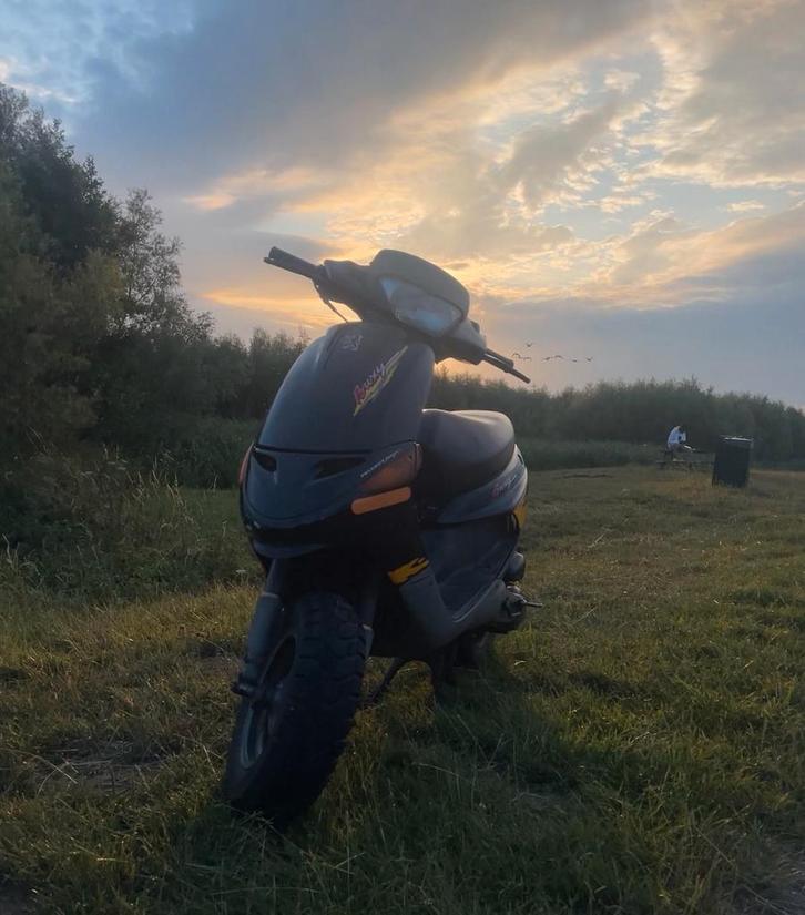 nette buxy 70 cc met originele kappenset ziet er netjes uit, Fietsen en Brommers, Scooters | Peugeot, Zo goed als nieuw, Overige modellen