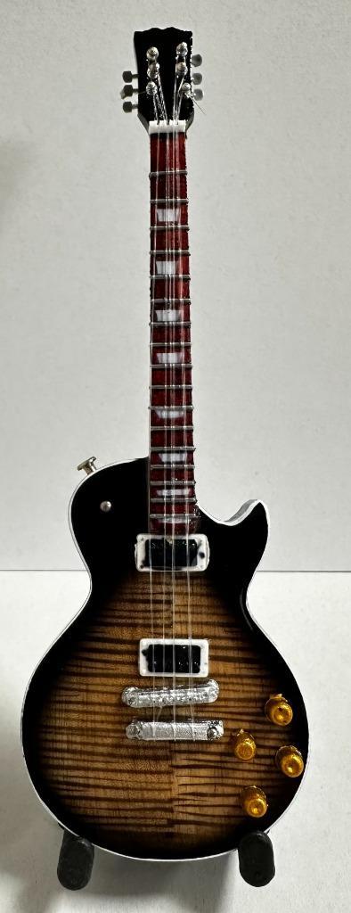 Slash Guns 'N Roses mini gitaar van hout 15cm miniatuur deco, Verzamelen, Muziek, Artiesten en Beroemdheden, Nieuw, Foto of Kaart