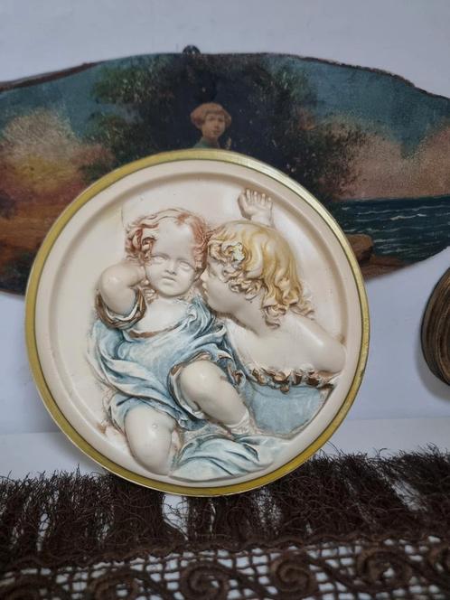 Oud gipsen reliëf schilderijtje paneeltje met kinderen C92, Antiek en Kunst, Curiosa en Brocante, Ophalen of Verzenden