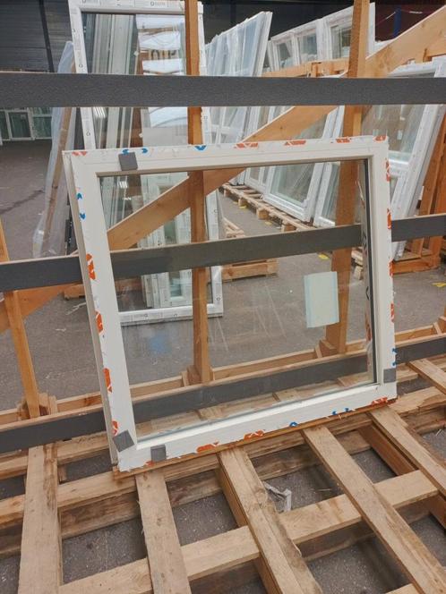 Kunststof Vast kozijn  b120,5 x h110,5 cm Crème -2251-, Doe-het-zelf en Verbouw, Kozijnen en Schuifpuien, Zo goed als nieuw, Raamkozijn