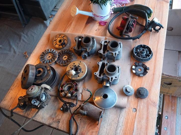 Sym scooter onderdelen, zie de foto's, Fietsen en Brommers, Brommeronderdelen | Algemeen, Zo goed als nieuw, Blok, Ophalen of Verzenden