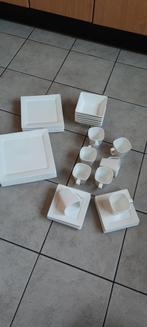 Servies wit vierkant borden.. 34 delig, Huis en Inrichting, Keuken | Servies, Ophalen of Verzenden, Zo goed als nieuw, Bord(en)