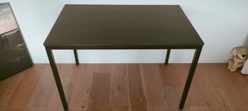 Zwart bureau IKEA  beschikbaar voor biedingen