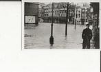Dordrecht Bagijnhof Watersnood Jongen handen in zijn zakken, Ophalen of Verzenden, 1940 tot 1960, Ongelopen, Zuid-Holland
