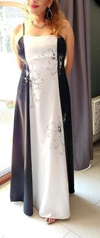 12. Jurk lang wit-zwart, Zwart, Zo goed als nieuw, Onder de knie, Ophalen