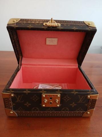 Louis VUITTON de COFFRET TRESOR 24ROUGE beschikbaar voor biedingen