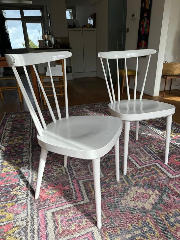 Set of 2 White Wooden Chairs : – Vintage Style, Huis en Inrichting, Stoelen, Gebruikt, Twee, Hout, Wit, Ophalen