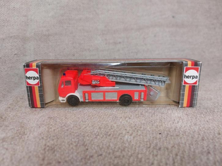 Mercedes-Benz DLK 23-12 Leiterwagen Feuerwehr Herpa 1:87 H0, Hobby en Vrije tijd, Modelauto's | 1:87, Nieuw, Bus of Vrachtwagen
