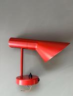 LOUIS POULSEN AJ WALL WANDLAMP - ROOD, Ophalen of Verzenden, Zo goed als nieuw, Metaal of Aluminium, Plafondspot of Wandspot