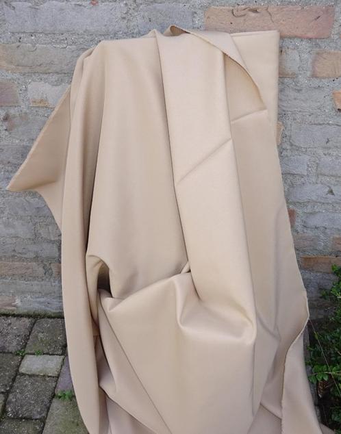 NIEUW Licht Beige degelijke kwaliteit stoffen in alle lengte, Hobby en Vrije tijd, Stoffen en Lappen, Nieuw, 120 cm of meer, 200 cm of meer