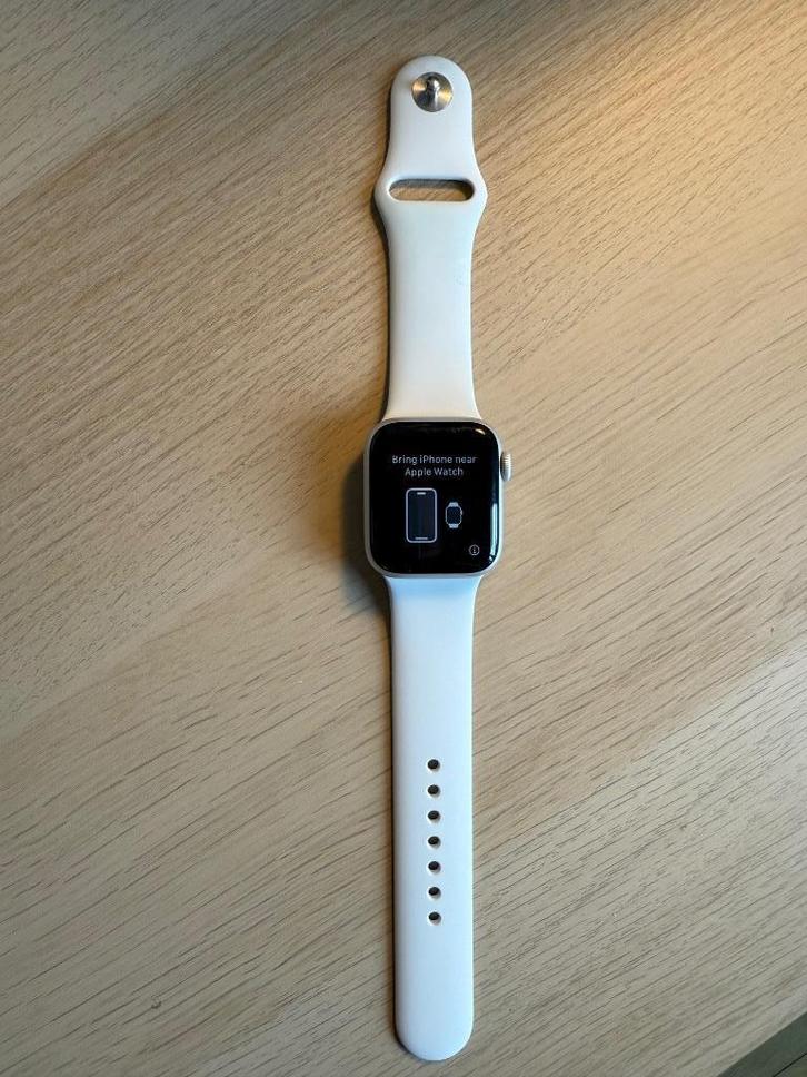 Apple Watch Series 4 40mm met witte sportband, Sieraden, Tassen en Uiterlijk, Smartwatches, Gebruikt, iOS, Wit, Ophalen of Verzenden