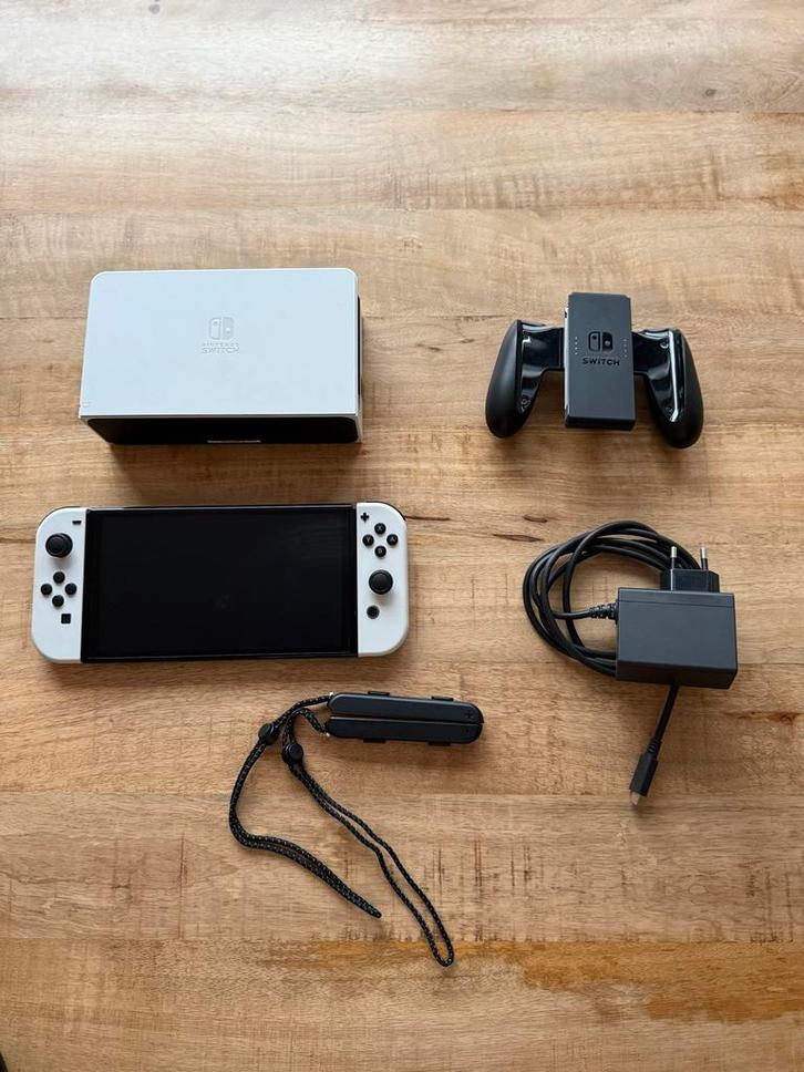 Nintendo Switch OLED, Spelcomputers en Games, Games | Nintendo Switch, Gebruikt, Overige genres, 3 spelers of meer, Vanaf 3 jaar