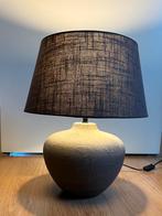Tafellamp met stenen voet en bruin/taupe kap, Gebruikt, Rond, Ophalen of Verzenden, Bruin