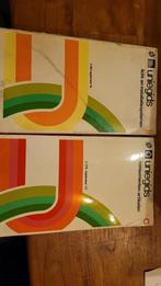 2 oude uniegids boeken uit 1974 en 1977. Voor verzamelaar, Ophalen of Verzenden, Gelezen, Interieur en Design