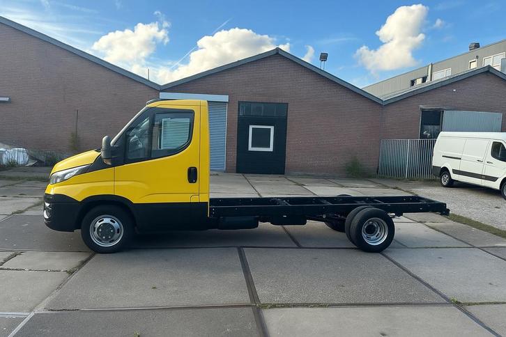 Iveco Daily 35C16 chassis Dubbel lucht Glasresteel Bakwagen, Auto's, Bestelauto's, Bedrijf, 360° camera, ABS, Airbags, Airconditioning