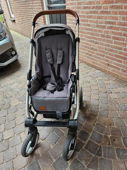 Mutsy nio kinderwagen met kapot wiel, Kinderen en Baby's, Kinderwagens en Combinaties, Gebruikt, Kinderwagen, Mutsy, Met reiswieg