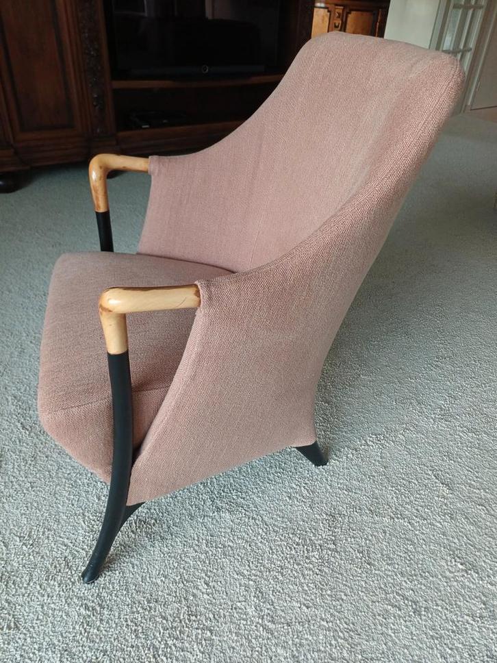 Giorgetti Progetti 63260 Fauteuil - Poederroze, Huis en Inrichting, Fauteuils, Gebruikt, Hout, Stof, 75 tot 100 cm, 75 tot 100 cm