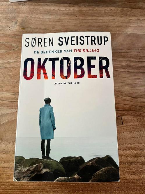 Søren Sveistrup - Oktober, Boeken, Thrillers, Zo goed als nieuw, Nederland, Ophalen of Verzenden