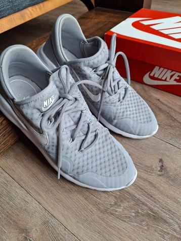 grijs blauwe Nike gympen mt 41 beschikbaar voor biedingen