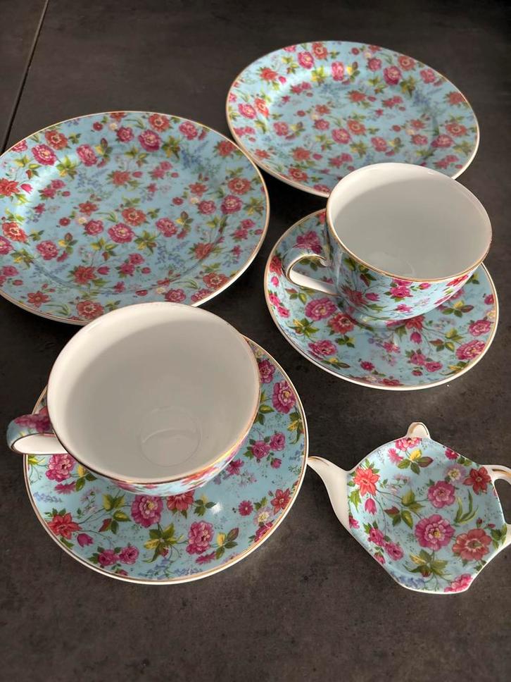 J. Dake & Zn theeservies met bloemmotief - 5 stuks, Huis en Inrichting, Keuken | Servies, Gebruikt, Kop(pen) en/of Schotel(s)