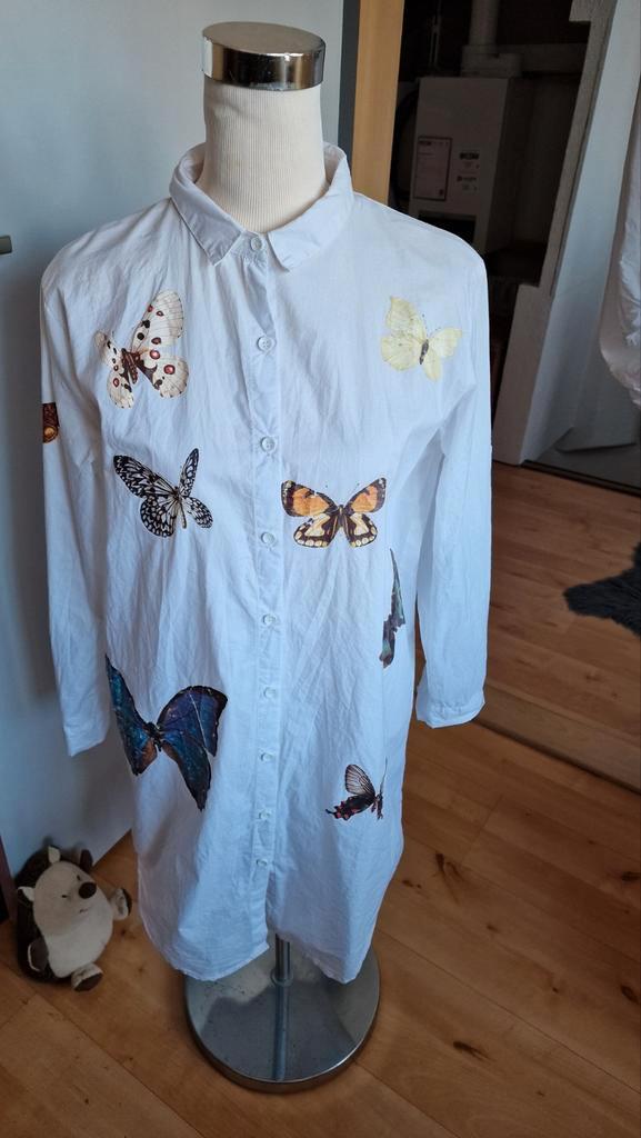Witte blouse met vlinders - Extelle, Kleding | Dames, Blouses en Tunieken, Zo goed als nieuw, Maat 36 (S), Ophalen of Verzenden